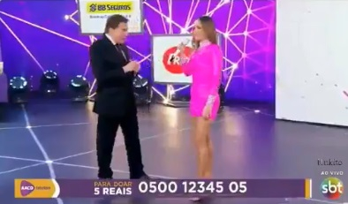 Silvio Santos assedia Claudia Leitte em plena apresentação do Teleton
