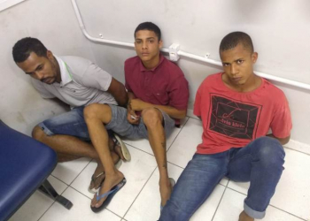 Serrinha – Polícia age rápido e prende três indivíduos acusados de assaltar e agredir comerciante