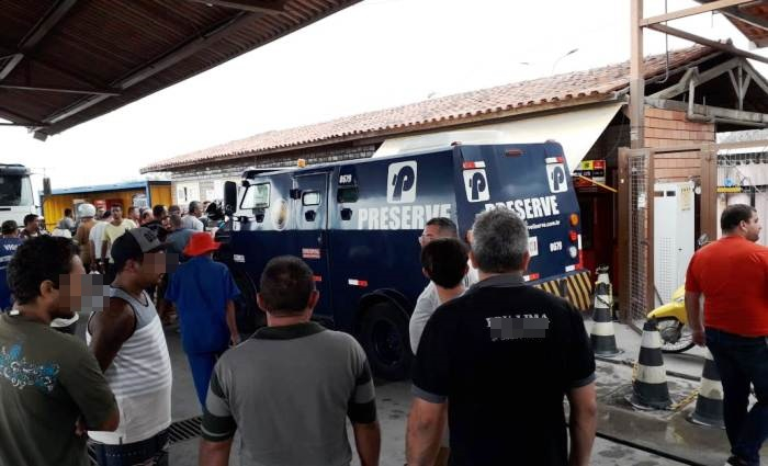 PE – Tentativa de assalto a carro forte deixa vigilante morto e outras duas pessoas feridas