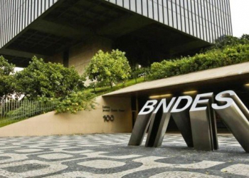 Bolsonaro diz que vai abrir “caixa-preta” do BNDES
