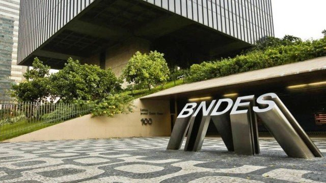Bolsonaro diz que vai abrir “caixa-preta” do BNDES