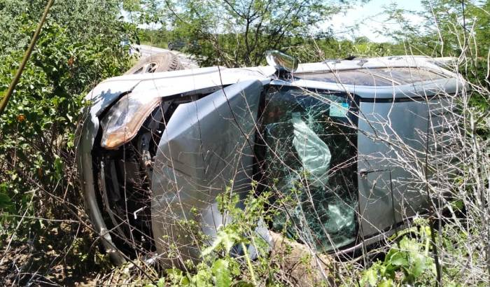 Colisão seguido de capotamento é registrado pela PRF na BR 324