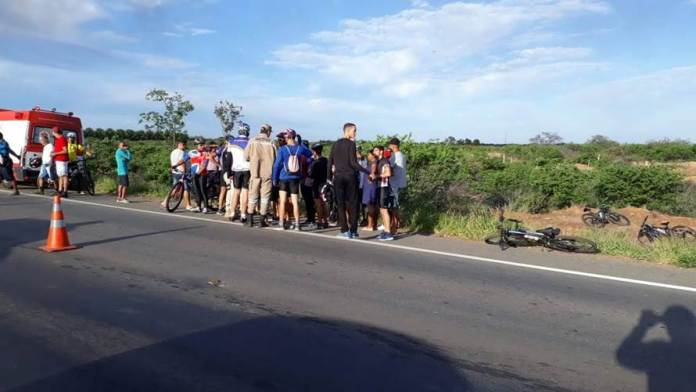 PE – Motorista alcoolizado atropela e mata dois ciclistas na BR-428 em Petrolina