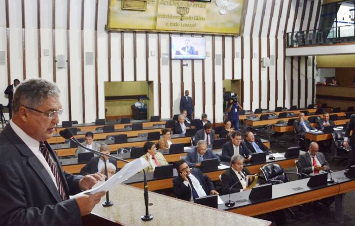 Alba aprova projeto do governo e professores estaduais têm carga de estudo para gratificação alterada de 80 para 270 hora