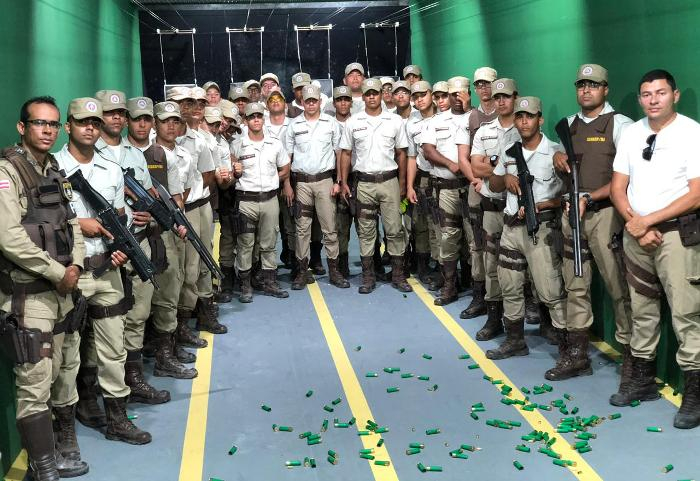 Alunos do  CFS do 16º Batalhão de Polícia Militar participam de instrução prática de tiro