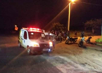 Homem morre ao colidir moto com carroça na BA 411