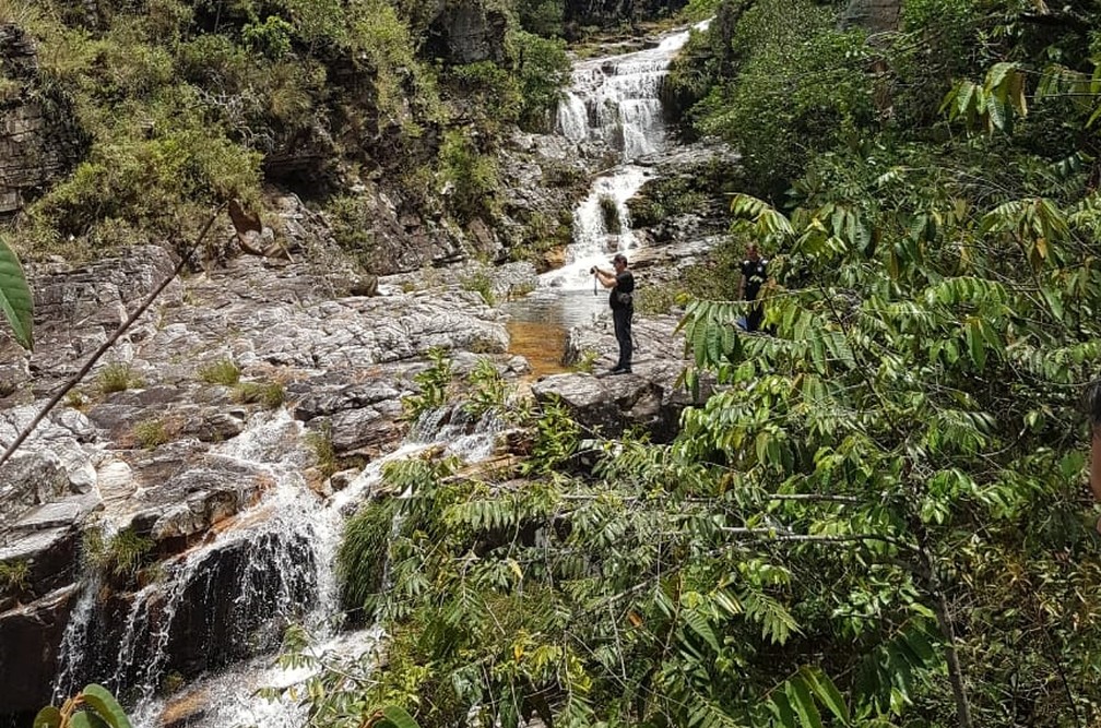 MG – Quatro morrem e dois desaparecem após tromba d’água repentina durante rapel em cachoeira