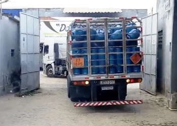 Carreta da Brasilgás de Coité é tomada de assalto em viaduto da BR 324