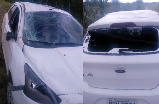 Carro parcialmente destruído é encontrado às margens da BA 120 trecho Santaluz/Queimadas