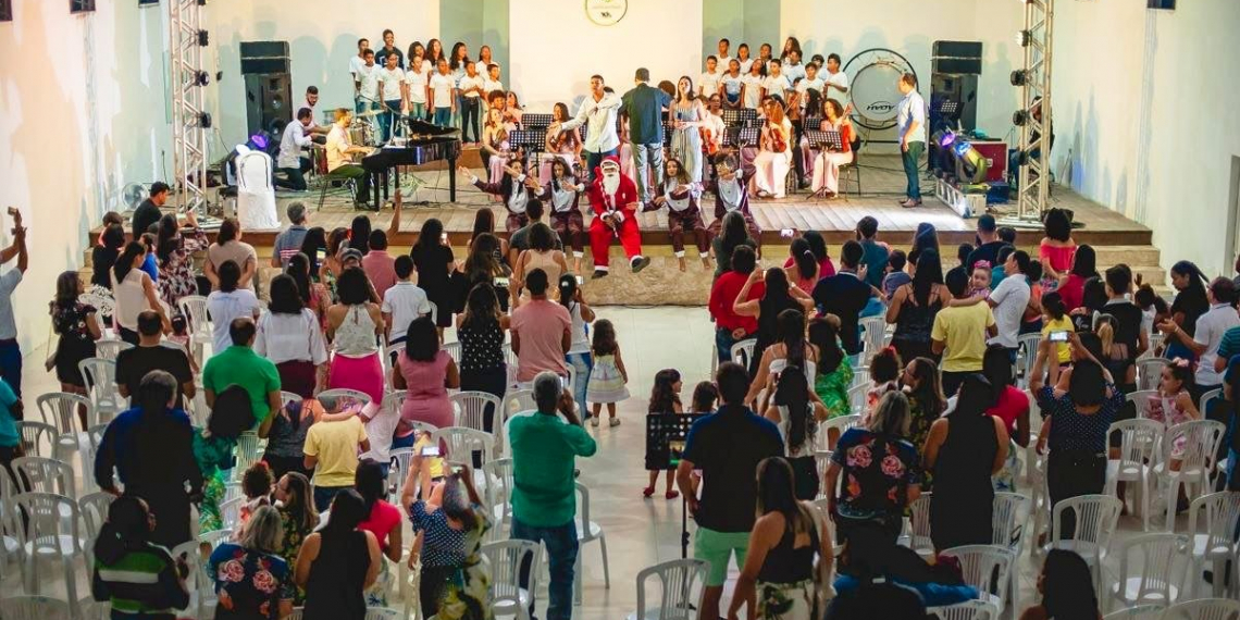 Jovens fazem Concerto de Natal com música clássica em Conceição do Coité
