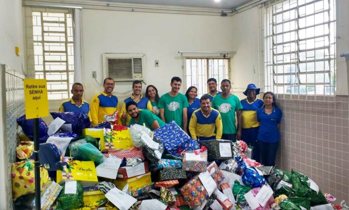 Funcionários dos Correios de Coité agradecem pelos mais de dois mil presentes recebidos da campanha de natal