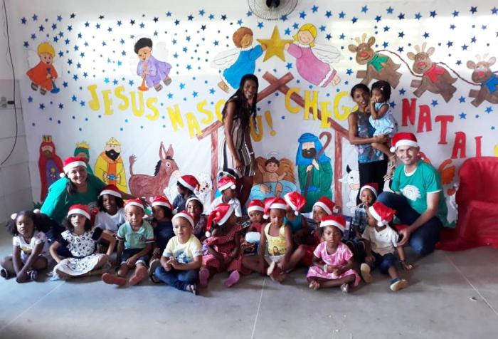 Funcionários dos Correios de Coité agradecem pelos mais de dois mil presentes recebidos da campanha de natal