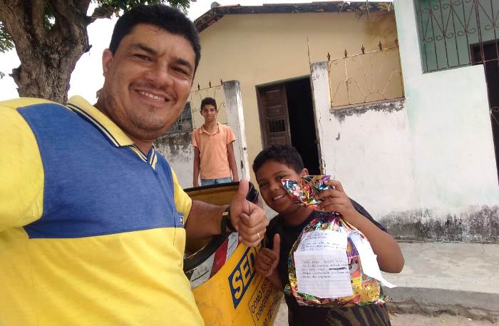 Funcionários dos Correios de Coité agradecem pelos mais de dois mil presentes recebidos da campanha de natal