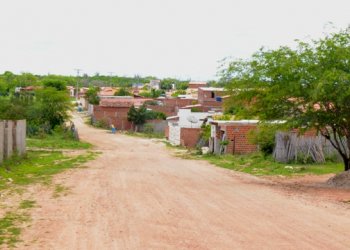 Retirolândia – Presidente do PP Tiago Mascarenhas entrega trator a comunidade de Retiro Velho