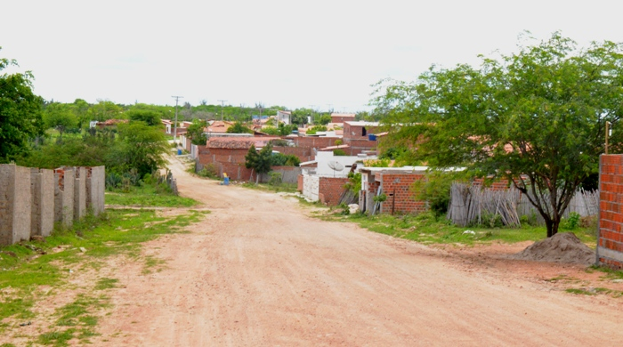 Retirolândia – Presidente do PP Tiago Mascarenhas entrega trator a comunidade de Retiro Velho