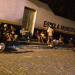 Em plena noite de Natal, pais de alunos pernoitam em frente de escola para garantirem matrícula