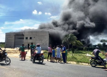 Incêndio destrói fábrica de estofados em Capim Grosso