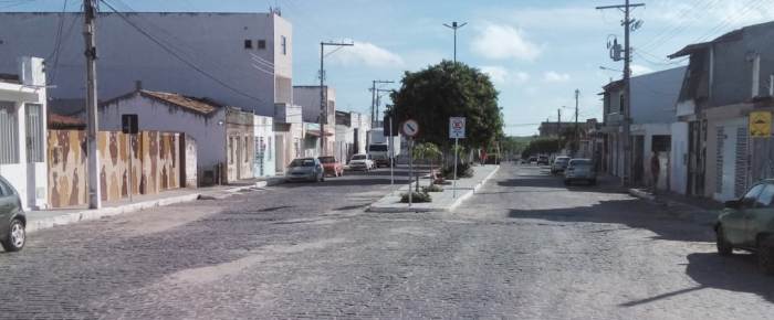 Jovem é morto a tiros após ter porta arrombada; crime aconteceu em frente a base da Cipe Nordeste