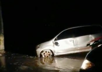 Tsunami atinge a Indonésia e deixa mortos
