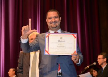 Osni Cardoso é diplomado para seu primeiro mandato de deputado