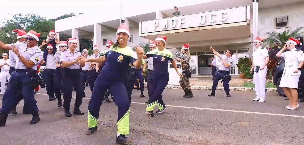 Ao som de ‘Happy’, policiais militares do DF fazem vídeo de boas festas e desafiam PMs de outros estados a fazerem o mesmo