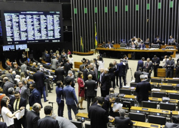 Orçamento de 2019 é aprovado com salário mínimo de R$ 1.006