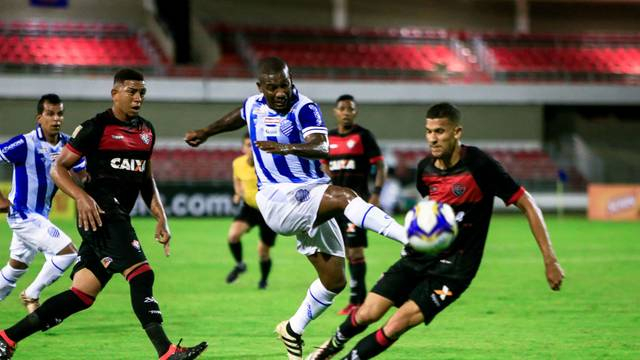 Na estreia da Copa do Nordeste, Vitória empata com CSA em Maceió