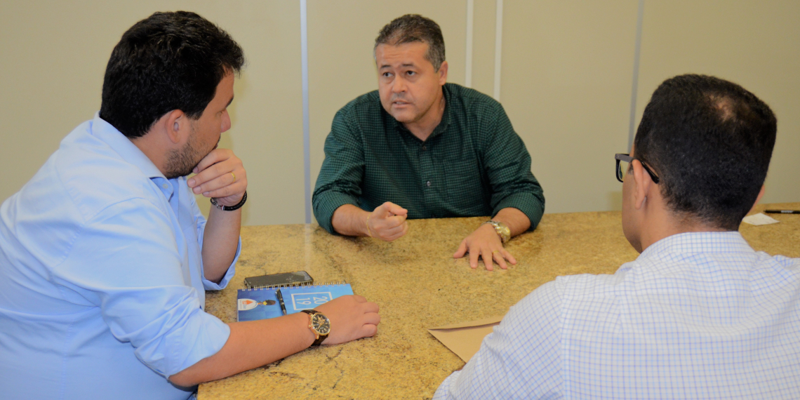 Deputado Alex da Piatã e prefeito Silva Neto se reúnem com diretor do DNOCS para solicitar vistoria na barragem do Poço Grande