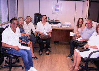 Diretor de escola que comprovar compatibilidade de horário irá permanecer no cargo