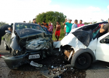 Acidente envolvendo dois veículos deixa um morto e três feridos na BA 416