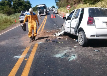 Colisão na BR 242 deixa um morto e três feridos; família de Capela do Alto Alegre estava em um dos veículos