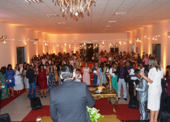 Grande ceia seguida de queima de fogos marcou a virada do ano na AD Missão e Resgate