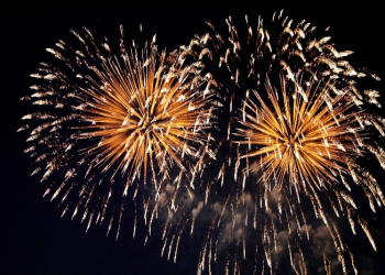 Grande ceia seguida de queima de fogos marcou a virada do ano na AD Missão e Resgate