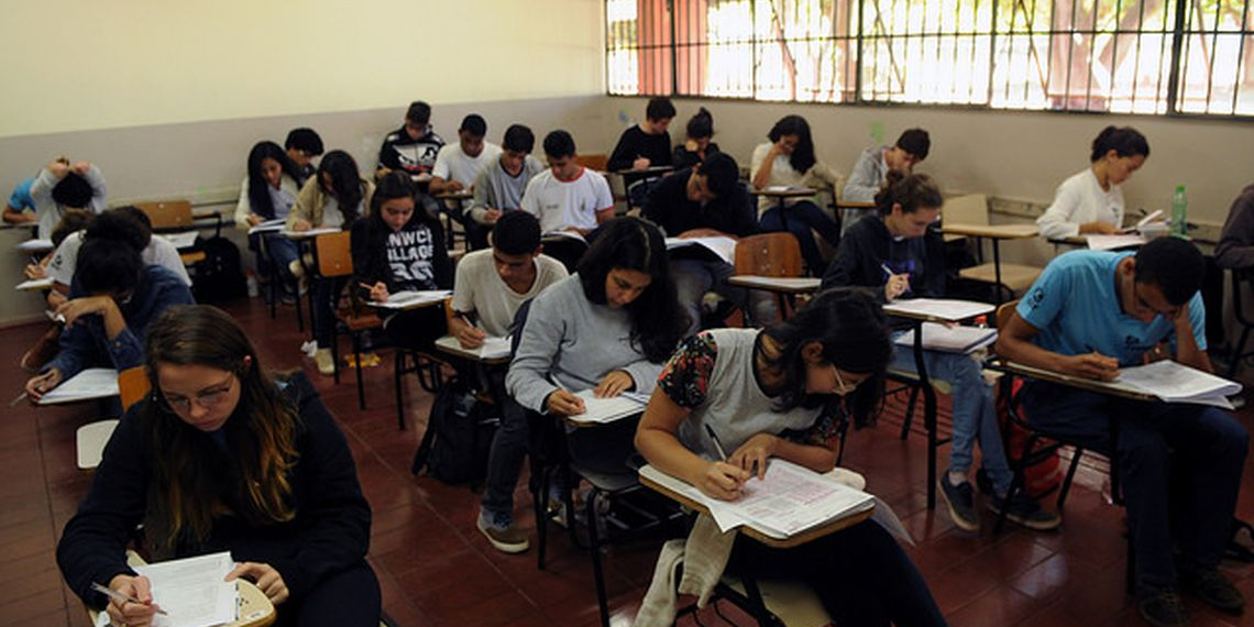 Ensino integral cai no fundamental e cresce no médio, mostra Censo