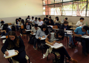 Ensino integral cai no fundamental e cresce no médio, mostra Censo