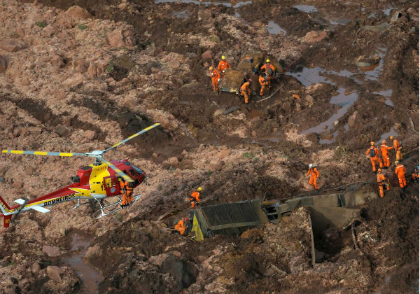 Número de mortos em Brumadinho chega a 9; até 350 estão desaparecidos