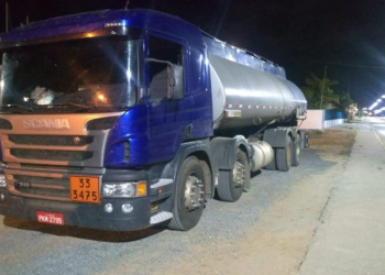 Polícia recupera caminhão roubado carregado de gasolina e desarticula quadrilha que agia entre Bahia e Sergipe
