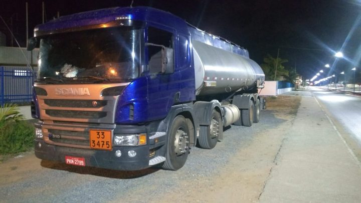 Polícia recupera caminhão roubado carregado de gasolina e desarticula quadrilha que agia entre Bahia e Sergipe