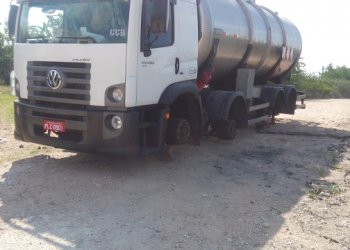Caminhão tem os pneus roubados por bandidos em Juazeiro