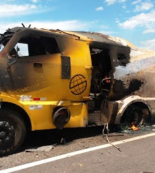 Bandidos interceptam e explodem carro forte na BR 407 próximo a Juazeiro-BA