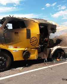 Bandidos interceptam e explodem carro forte na BR 407 próximo a Juazeiro-BA