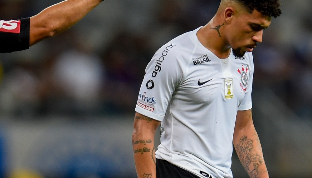 Corinthians negocia empréstimo de volante Douglas ao Bahia e segue atrás de Ramires