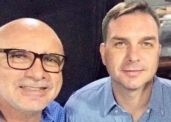 Após pedido de Flávio Bolsonaro, STF suspende investigação sobre Queiroz