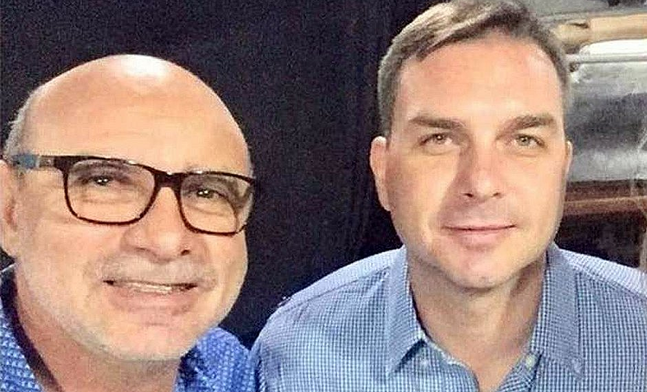 Após pedido de Flávio Bolsonaro, STF suspende investigação sobre Queiroz
