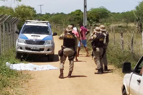 Homem é perseguido e morto a tiros e golpes de facão em Riachão do Jacuípe