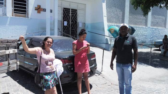 Populares se revoltam com a falta de médico no Hospital Português