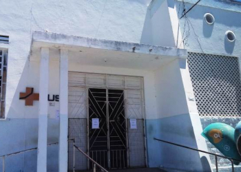 Populares se revoltam com a falta de médico no Hospital Português