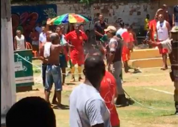 Tumulto com PMs durante partida de futebol deixa um morto e um ferido em Lauro de Freitas
