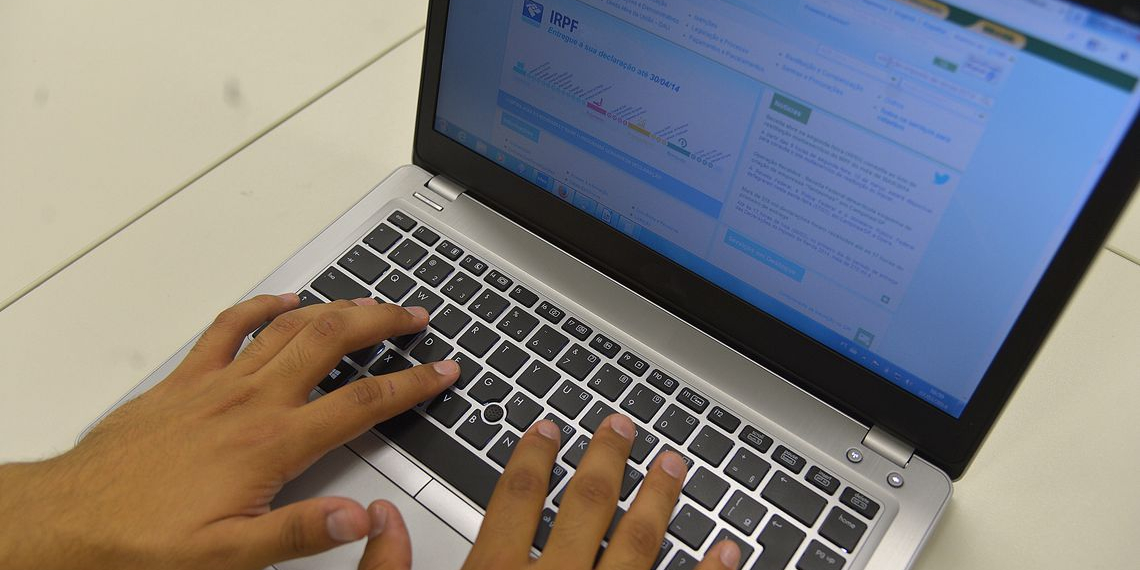 Autônomos e trabalhadores rurais devem se cadastrar no site da Receita