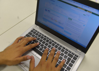 Autônomos e trabalhadores rurais devem se cadastrar no site da Receita